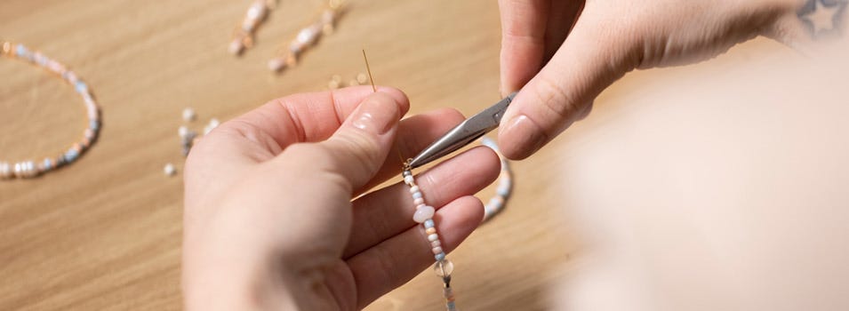 How to tie a knot in an elastic beading cord