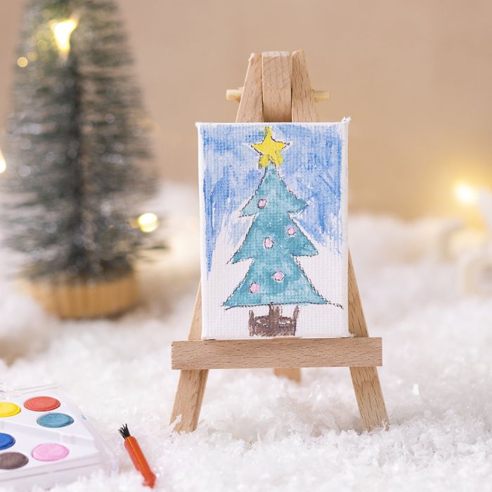 Elf is pretending to be an artist