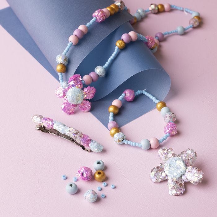 Børnesmykker med perler og glitter clay