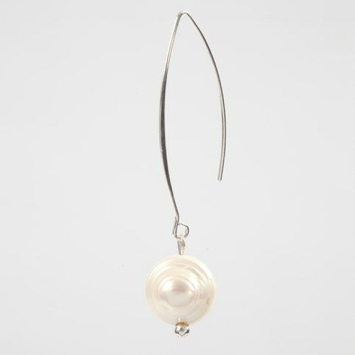 An Ear Hanger with a Freshwater Pearl