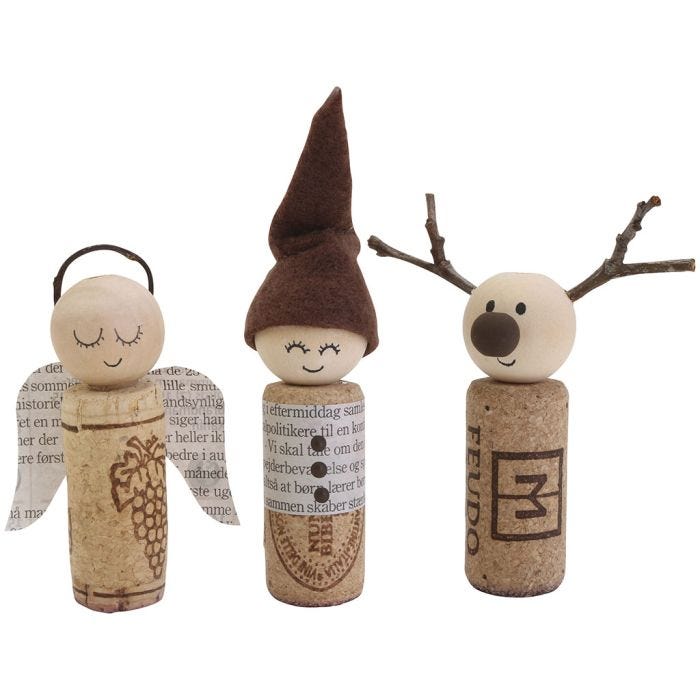 Charming Christmas decorations made from corks