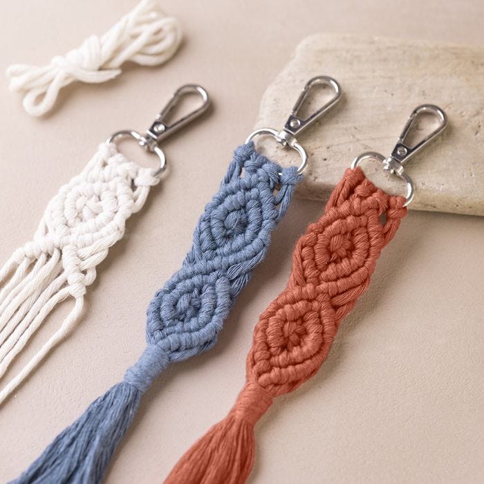 Key ring or bag decoration in macramé