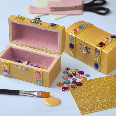 Gold treasure chest