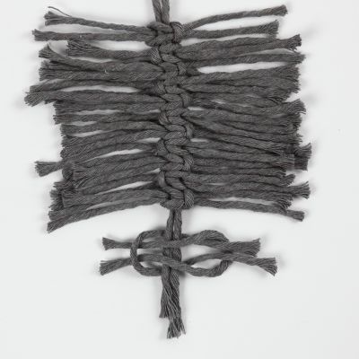 How to tie macramé feathers with square knots