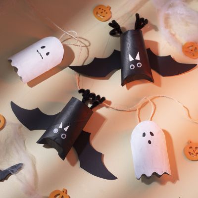 Ghost and bat garland made of cardboard tubes