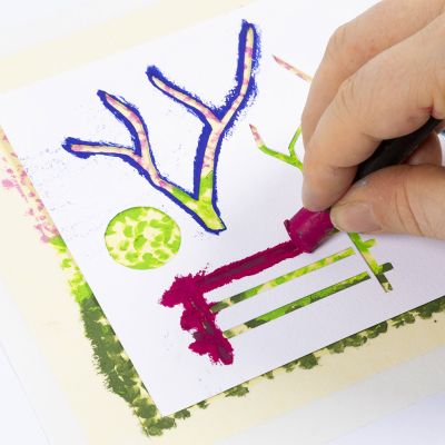 How to use stencils to create details with oil pastels
