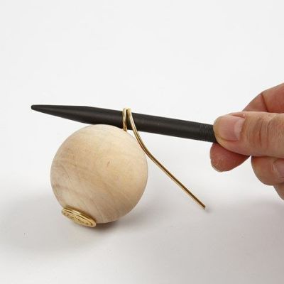 Decorating a Christmas Table with natural Materials