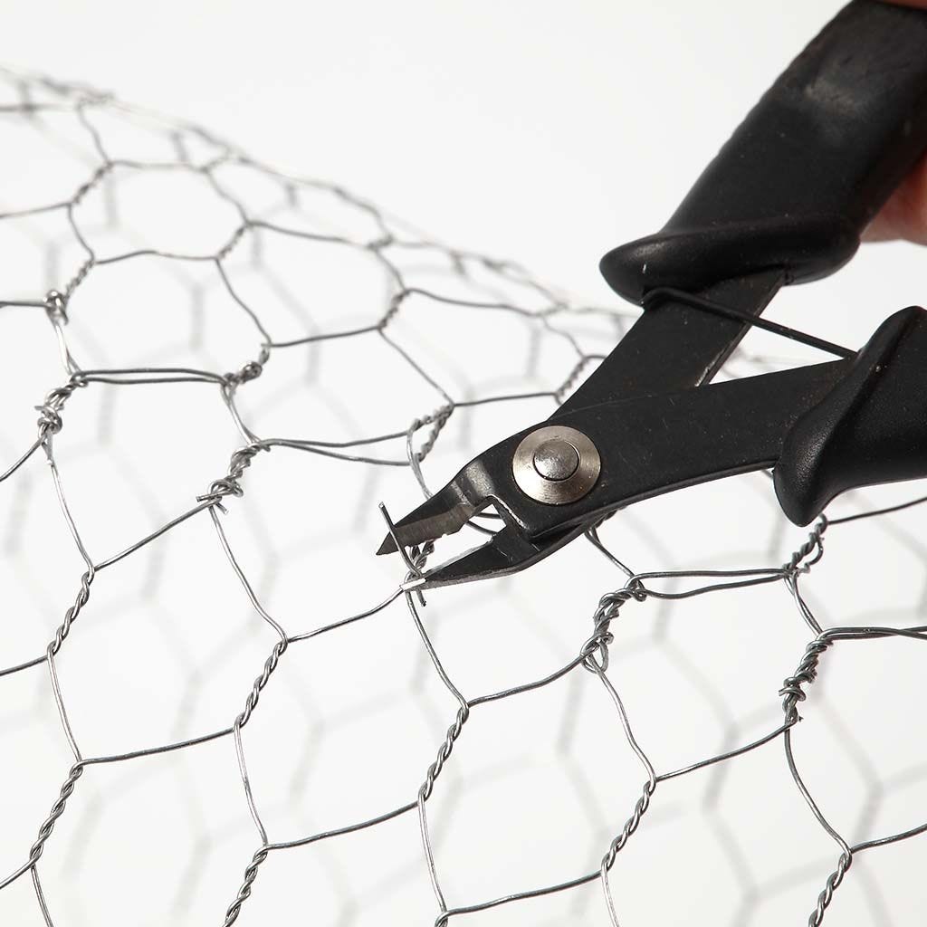 Tool for store cutting chicken wire